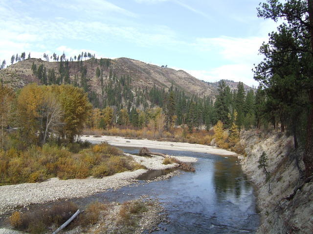 Looking up stream. Right at the corner is another spot we camped at before.