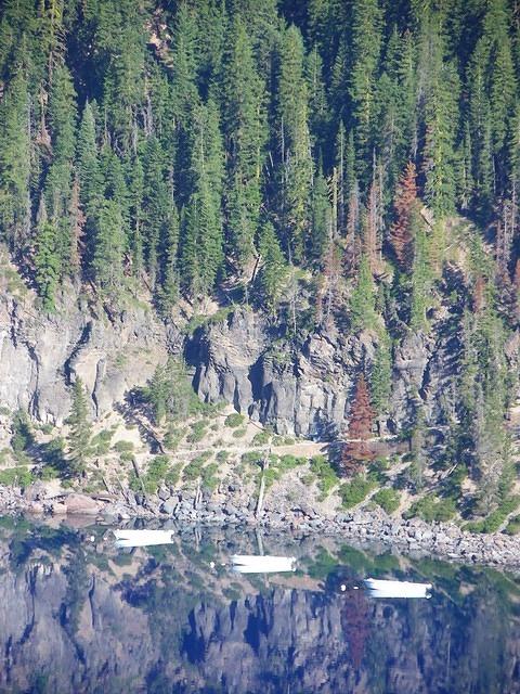 You can take a boat ride around the lake but first you have to walk down 700 feet.Afterwards you have to walk back up on the ste