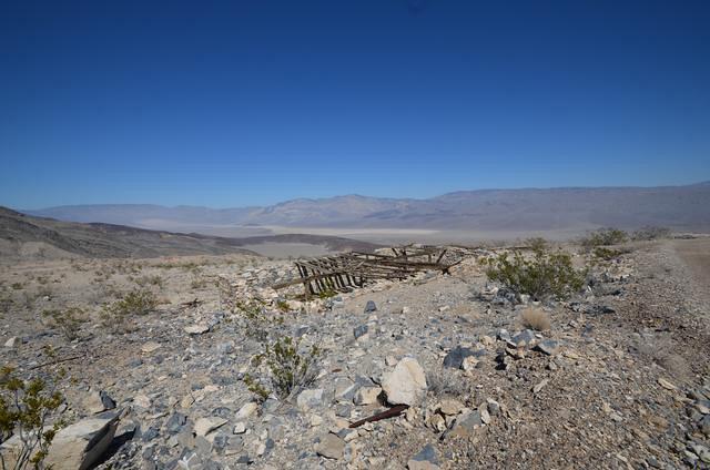 Anothe ex-building at Lonely Lookout.