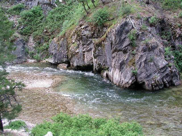 Big rocks line the shore of the middle fork of the Boise River.
