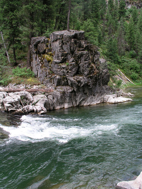Bigger rocks by the middle fork.